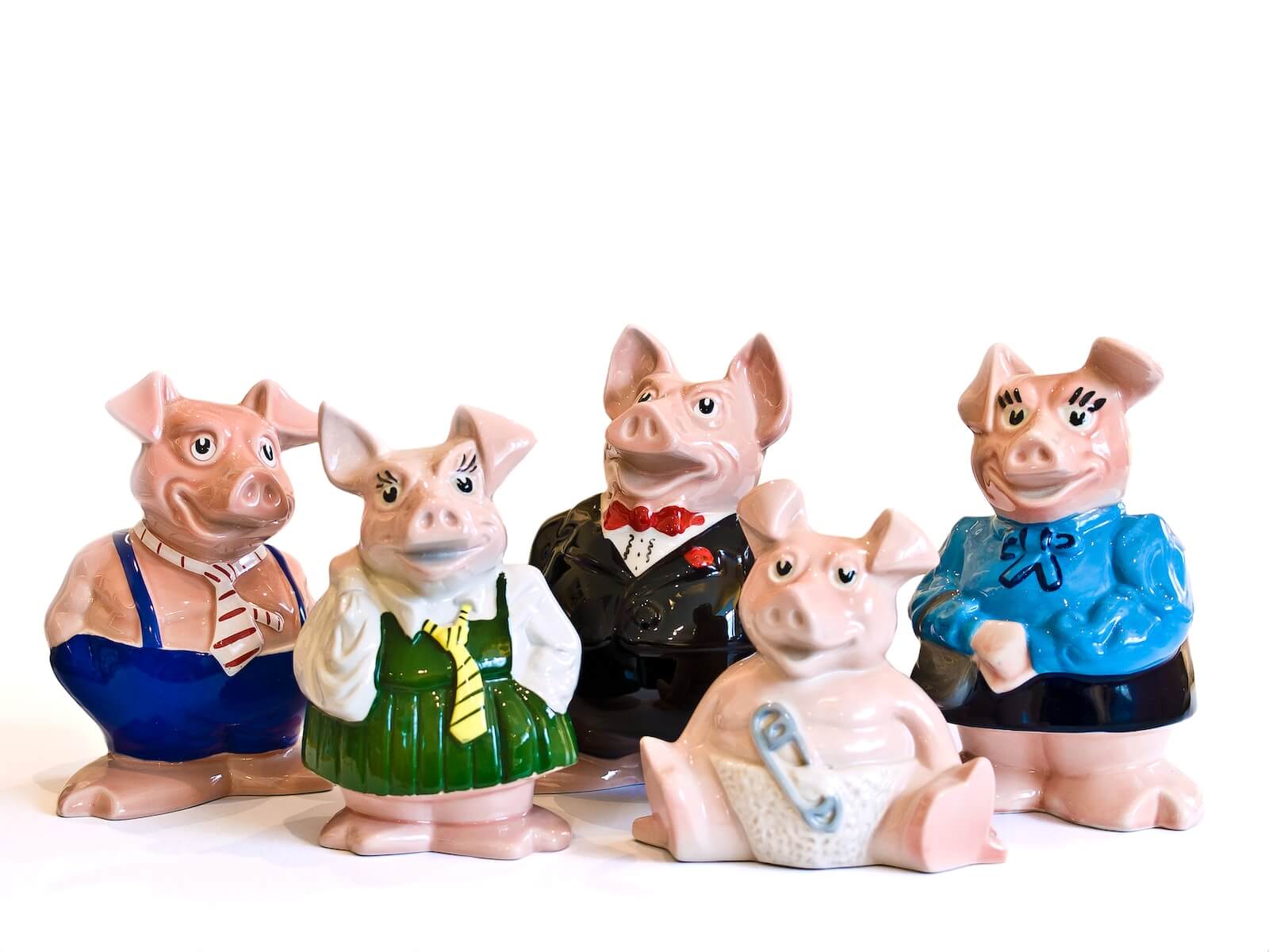 a group of pig figurines sitting next to each other